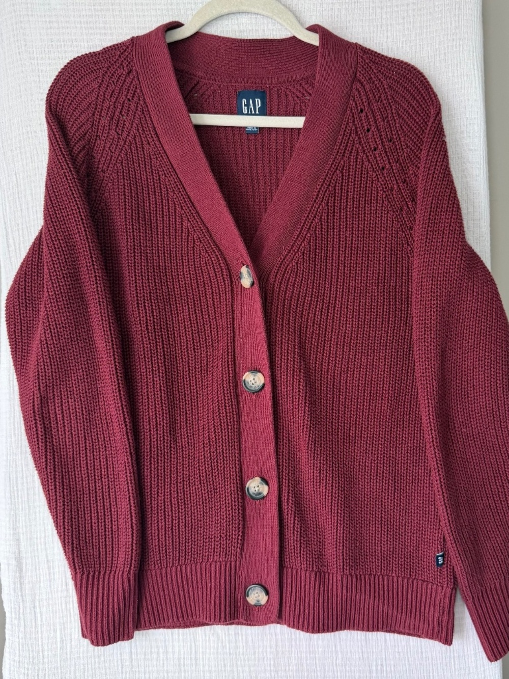 GAP Women's Wine Soft Knit Button Front Relaxed Fit Cardigan Style QLN02525 EUC